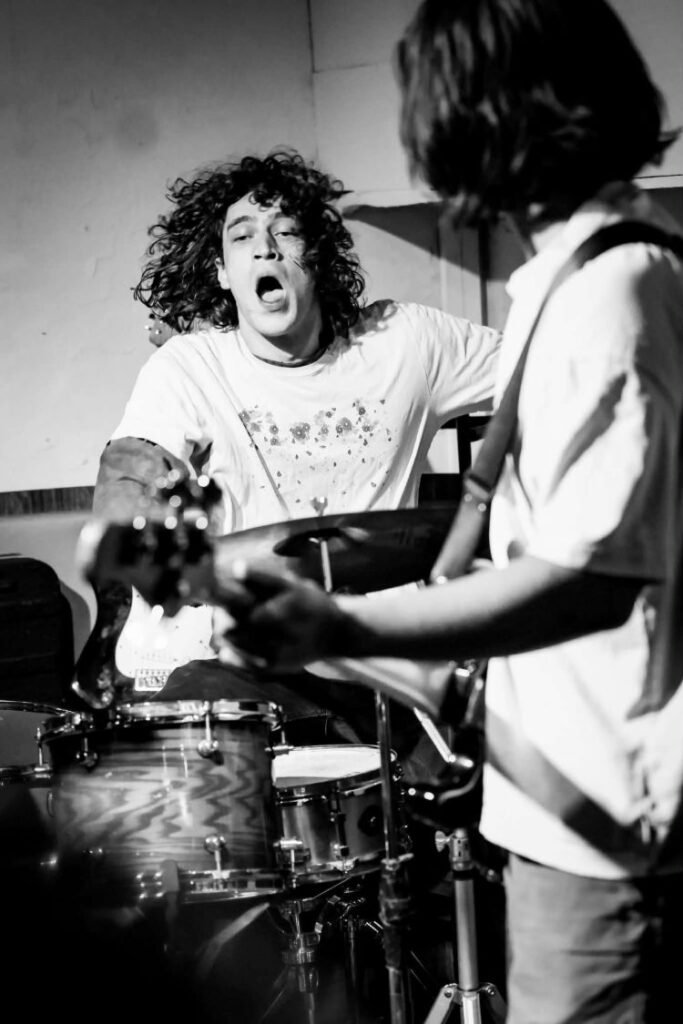 Cutthroat Kelly live: the drummer mid-shout behind the kit